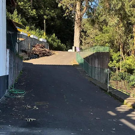 Con Cocina En La Montana *