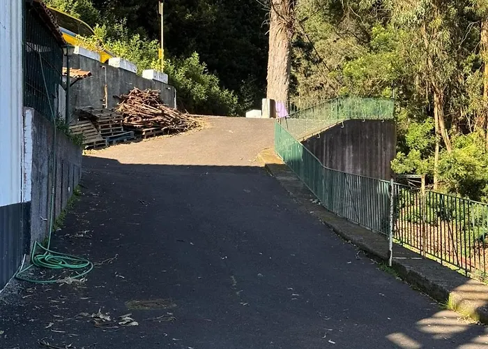 Con Cocina En La Montana *